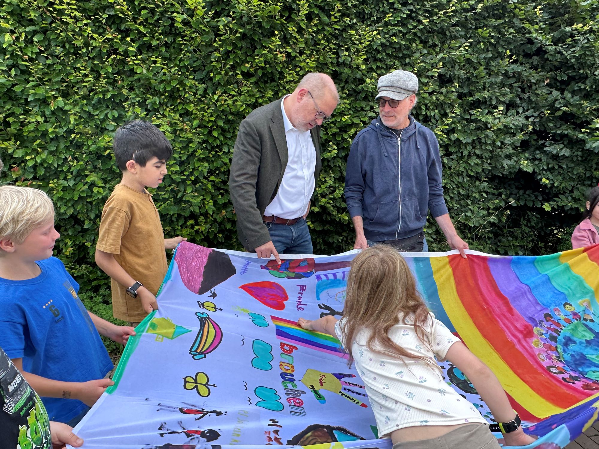 Fahne hissen 2 Foto Gemeinde Finnentrop